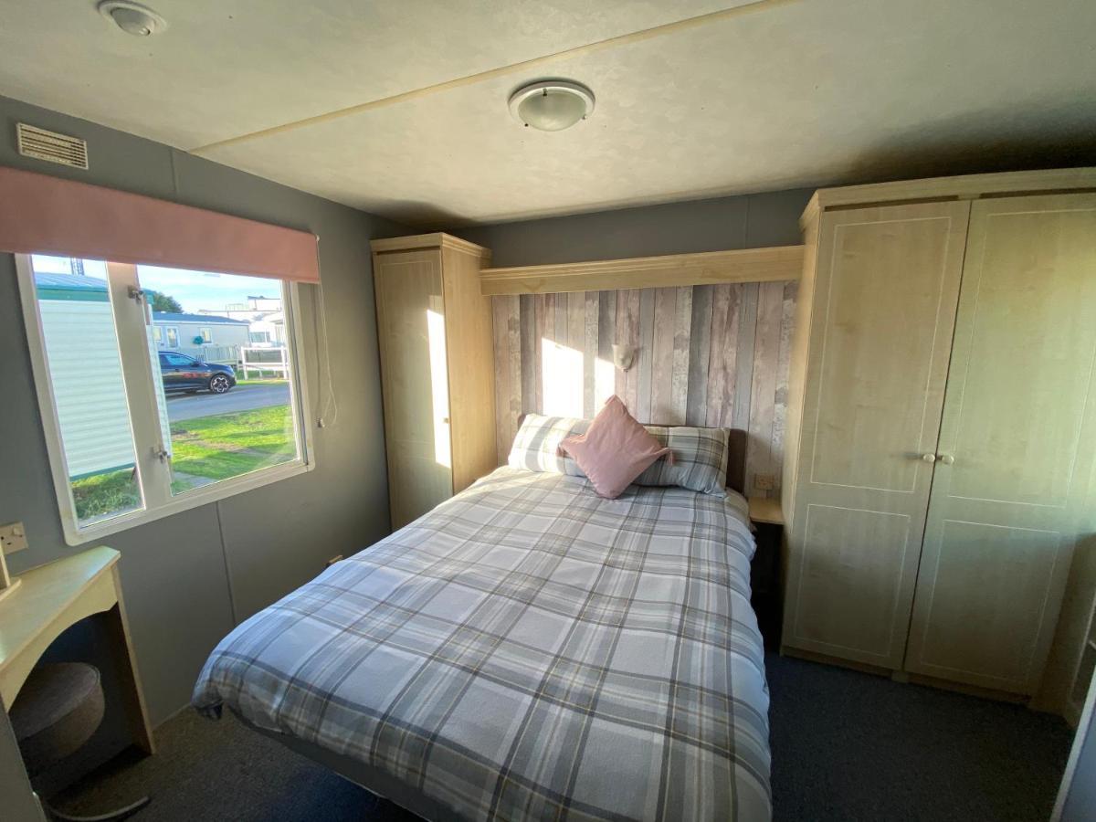 Seaview 190 - Ingoldmells - Pet Friendly, Wifi, Bed Linen - Close To Beach And Fantasy Island - Meadow Lakes Caravan & Lodge Hire Esterno foto